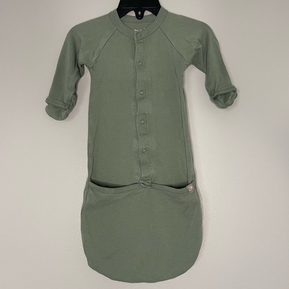 Goumi Neutral Green Sleeper Gown - Picture 2 of 10